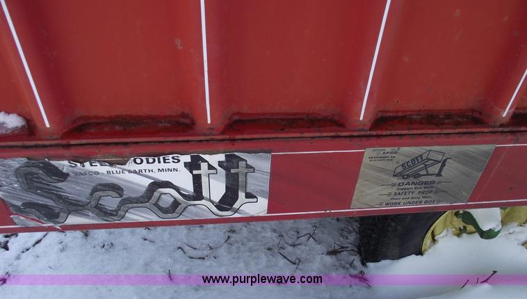 image for item 5474 20' Scott truck box