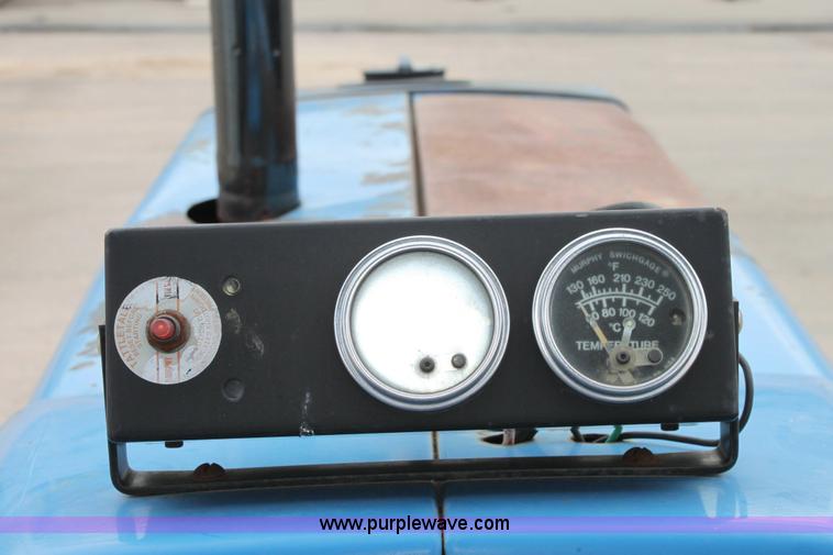 image for item 6513 New Holland tractor