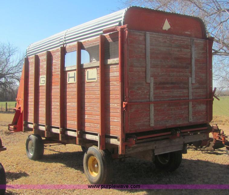image for item 6921 Gehl BU910 silage wagon