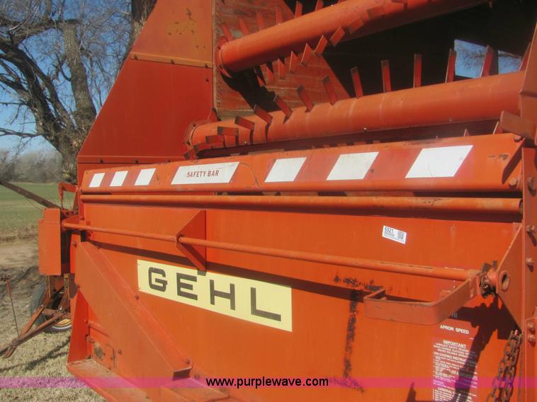 image for item 6921 Gehl BU910 silage wagon