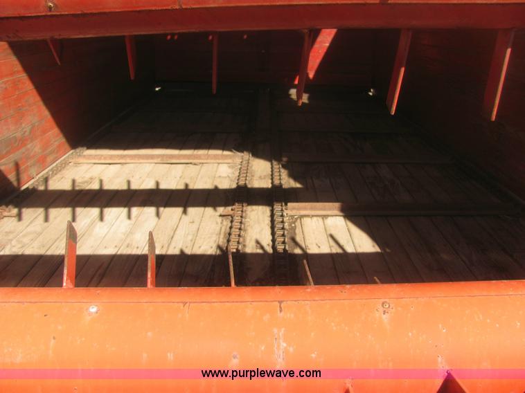 image for item 6921 Gehl BU910 silage wagon