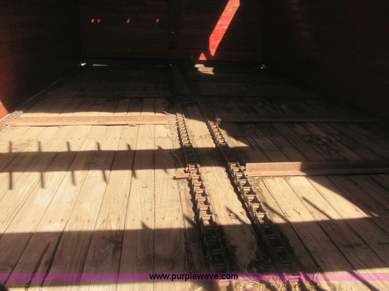 image for item 6921 Gehl BU910 silage wagon