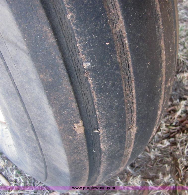 image for item 6921 Gehl BU910 silage wagon