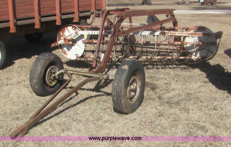 image for item 6922 International hay rake
