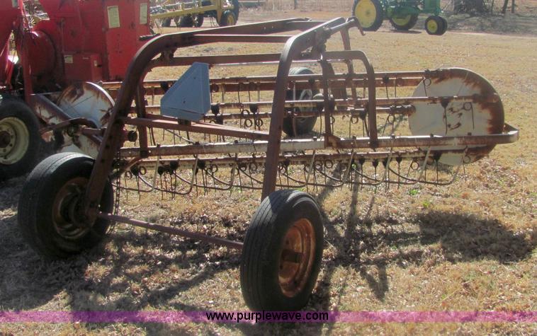image for item 6922 International hay rake