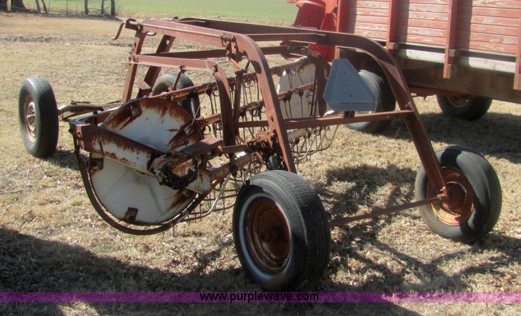 image for item 6922 International hay rake