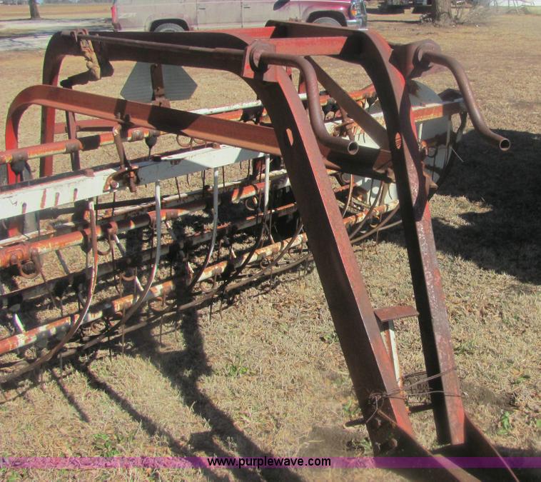 image for item 6922 International hay rake
