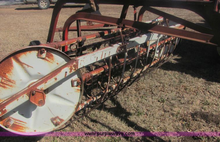 image for item 6922 International hay rake