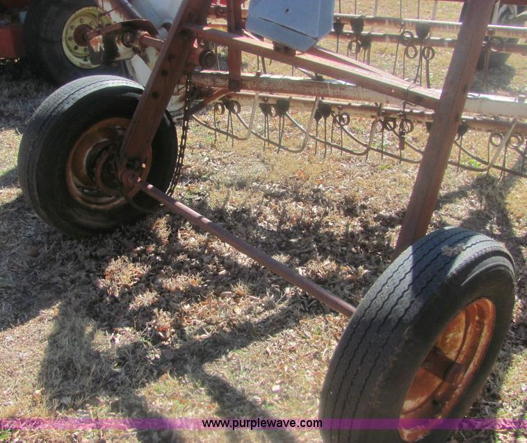 image for item 6922 International hay rake