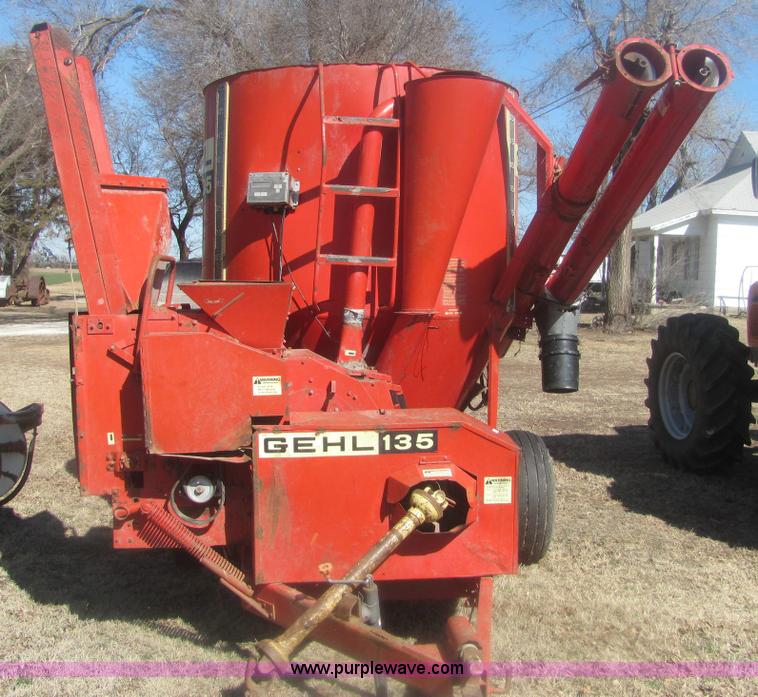 image for item 6923 Gehl 135 feed grinder/mixer