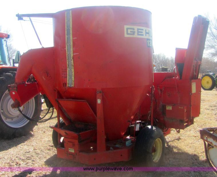 image for item 6923 Gehl 135 feed grinder/mixer