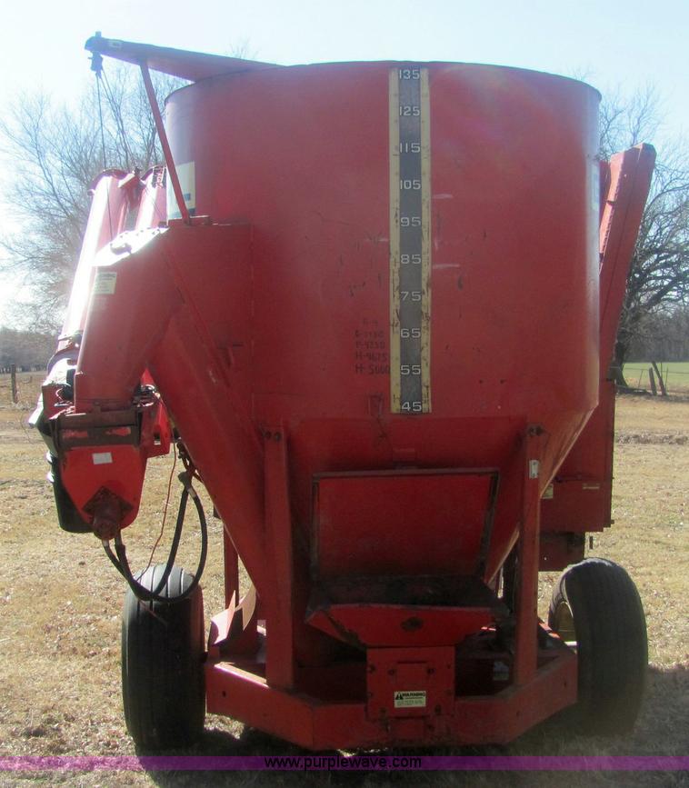 image for item 6923 Gehl 135 feed grinder/mixer