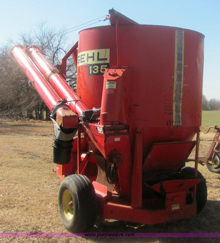 image for item 6923 Gehl 135 feed grinder/mixer