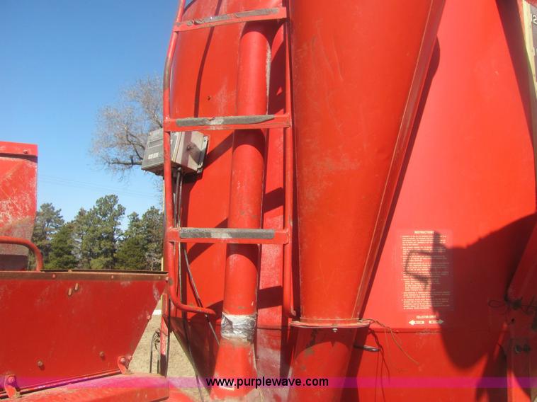 image for item 6923 Gehl 135 feed grinder/mixer