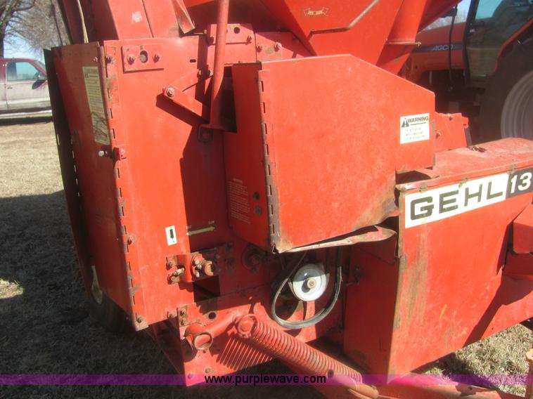 image for item 6923 Gehl 135 feed grinder/mixer