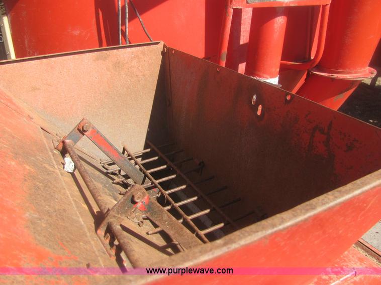 image for item 6923 Gehl 135 feed grinder/mixer