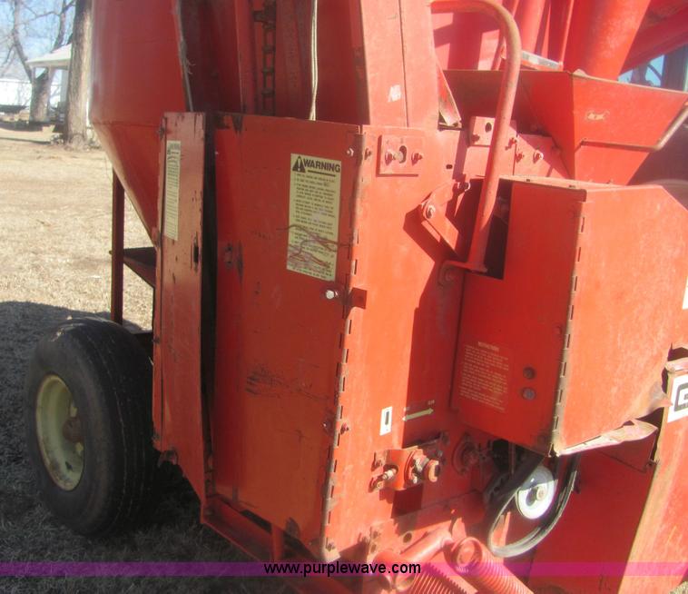 image for item 6923 Gehl 135 feed grinder/mixer