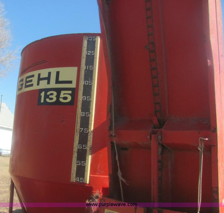 image for item 6923 Gehl 135 feed grinder/mixer