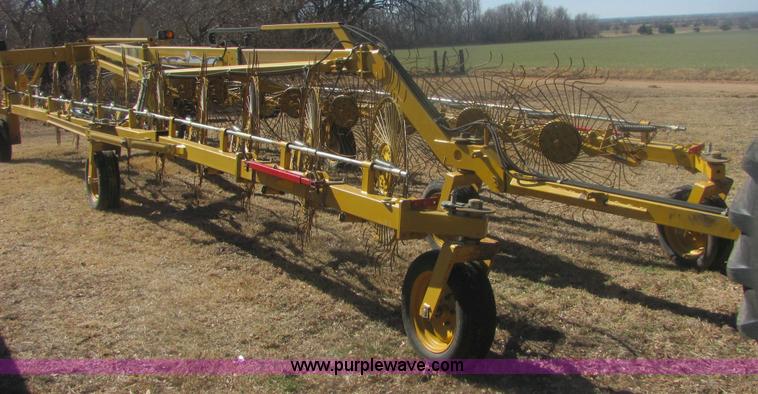 image for item 6925 2007 Vermeer WRX20 wheel hay rake