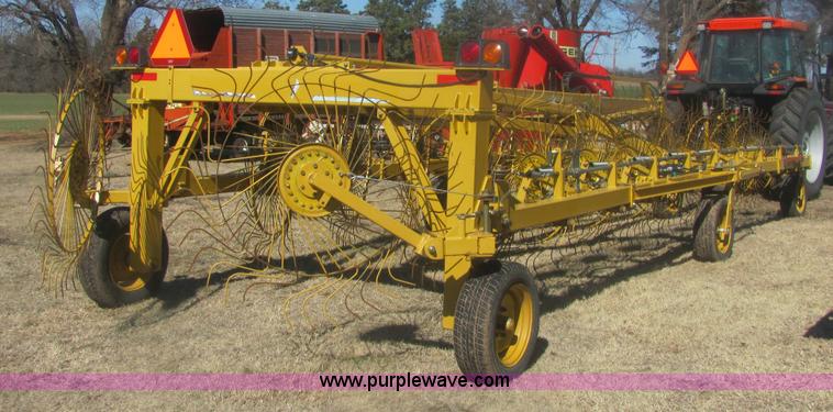 image for item 6925 2007 Vermeer WRX20 wheel hay rake