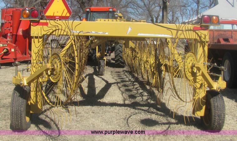 image for item 6925 2007 Vermeer WRX20 wheel hay rake