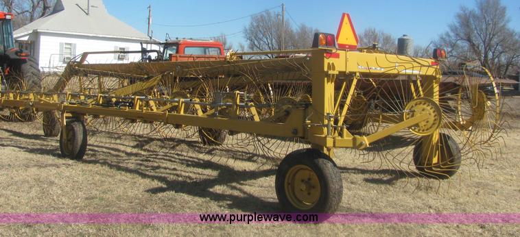 image for item 6925 2007 Vermeer WRX20 wheel hay rake