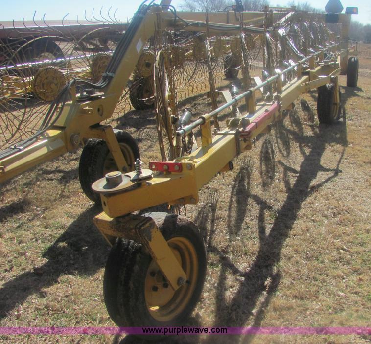 image for item 6925 2007 Vermeer WRX20 wheel hay rake