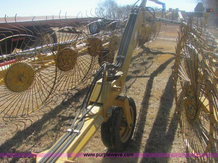 image for item 6925 2007 Vermeer WRX20 wheel hay rake