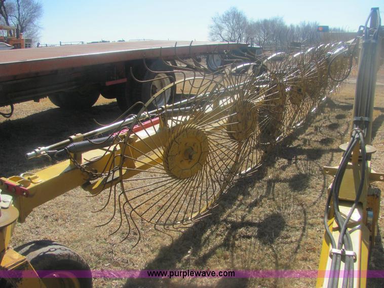 image for item 6925 2007 Vermeer WRX20 wheel hay rake
