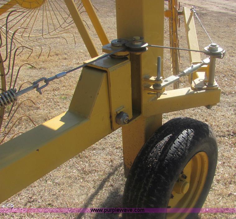 image for item 6925 2007 Vermeer WRX20 wheel hay rake
