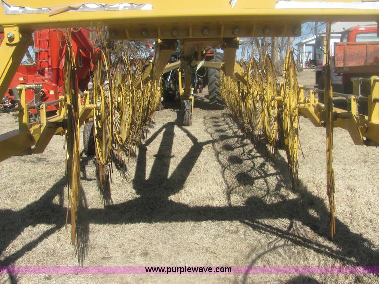 image for item 6925 2007 Vermeer WRX20 wheel hay rake