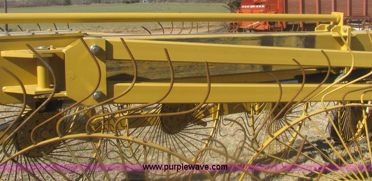 image for item 6925 2007 Vermeer WRX20 wheel hay rake