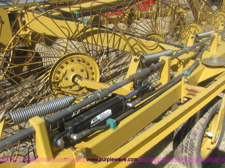 image for item 6925 2007 Vermeer WRX20 wheel hay rake