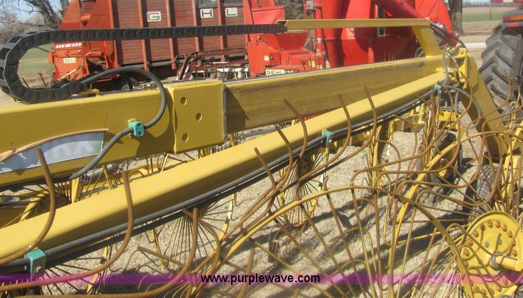 image for item 6925 2007 Vermeer WRX20 wheel hay rake