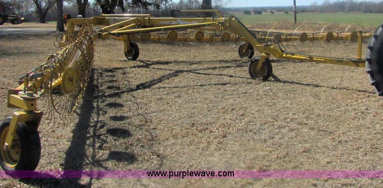 image for item 6925 2007 Vermeer WRX20 wheel hay rake