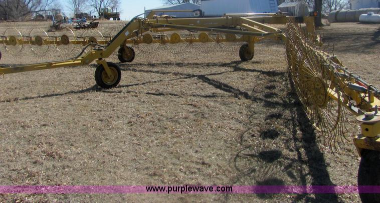 image for item 6925 2007 Vermeer WRX20 wheel hay rake