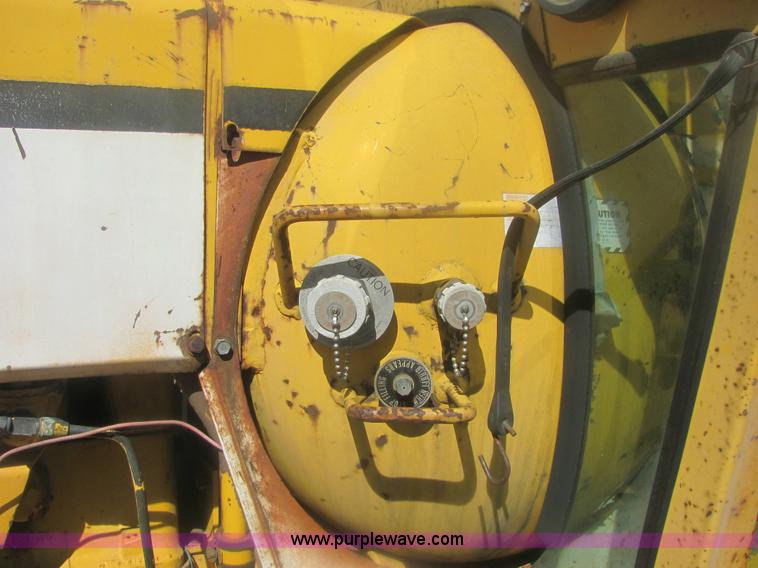 image for item 6927 Minneapolis Moline G950 tractor