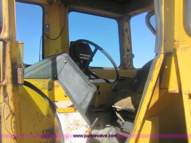 image for item 6927 Minneapolis Moline G950 tractor