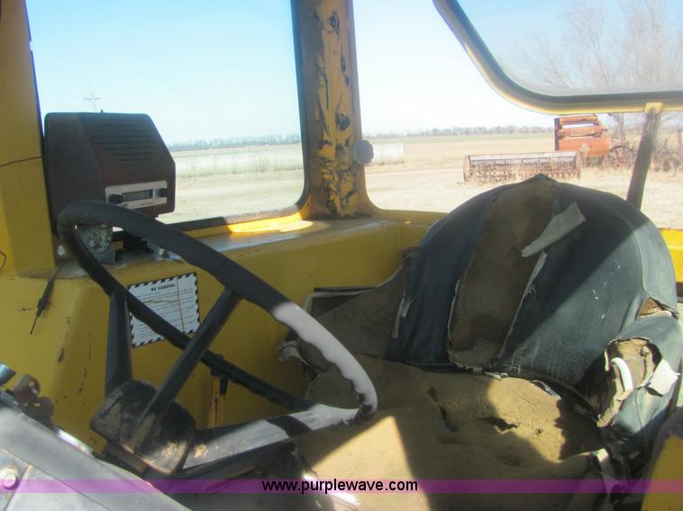 image for item 6927 Minneapolis Moline G950 tractor