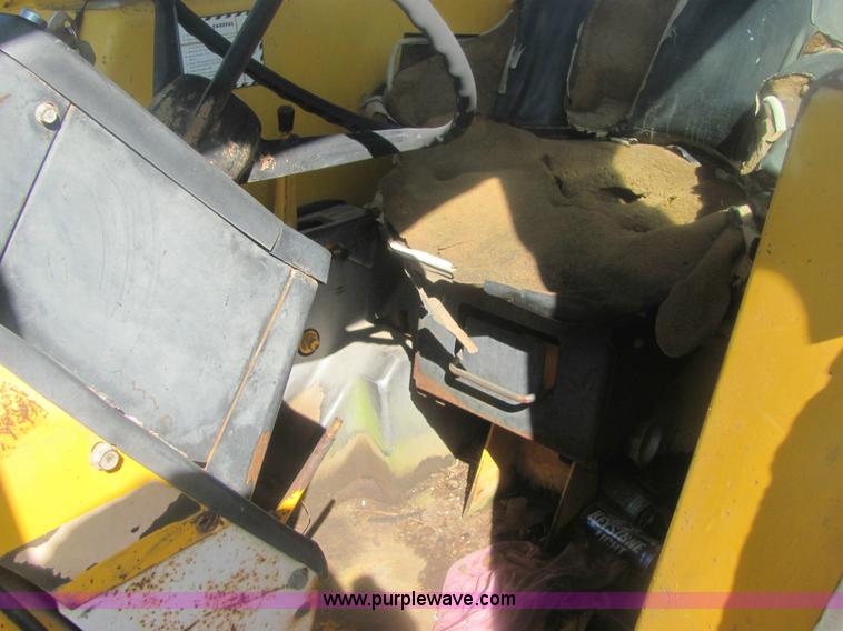 image for item 6927 Minneapolis Moline G950 tractor