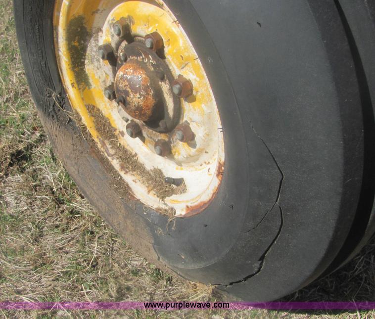 image for item 6927 Minneapolis Moline G950 tractor