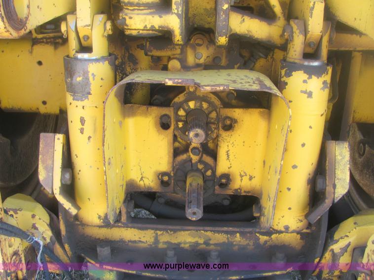 image for item 6927 Minneapolis Moline G950 tractor