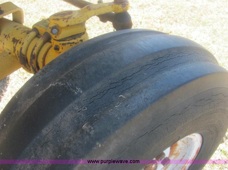 image for item 6927 Minneapolis Moline G950 tractor