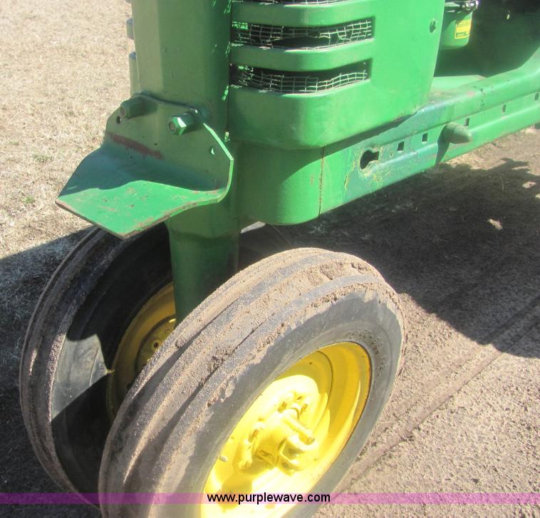 image for item 6930 John Deere B tractor
