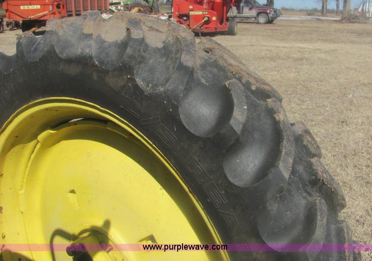 image for item 6930 John Deere B tractor