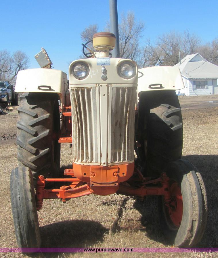 image for item 6932 Case 930 Comfort King tractor