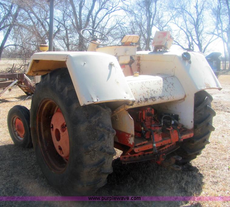 image for item 6932 Case 930 Comfort King tractor