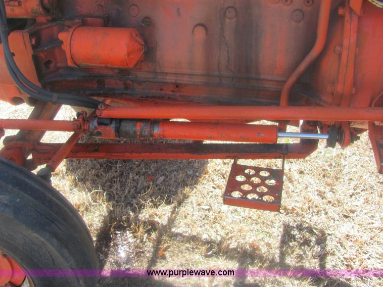 image for item 6932 Case 930 Comfort King tractor