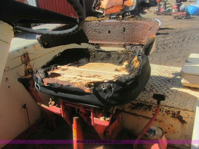 image for item 6932 Case 930 Comfort King tractor