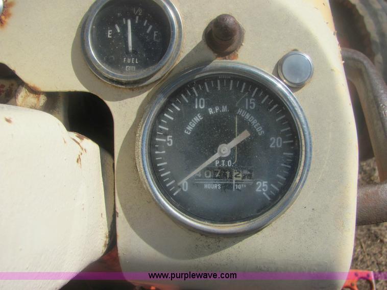 image for item 6932 Case 930 Comfort King tractor